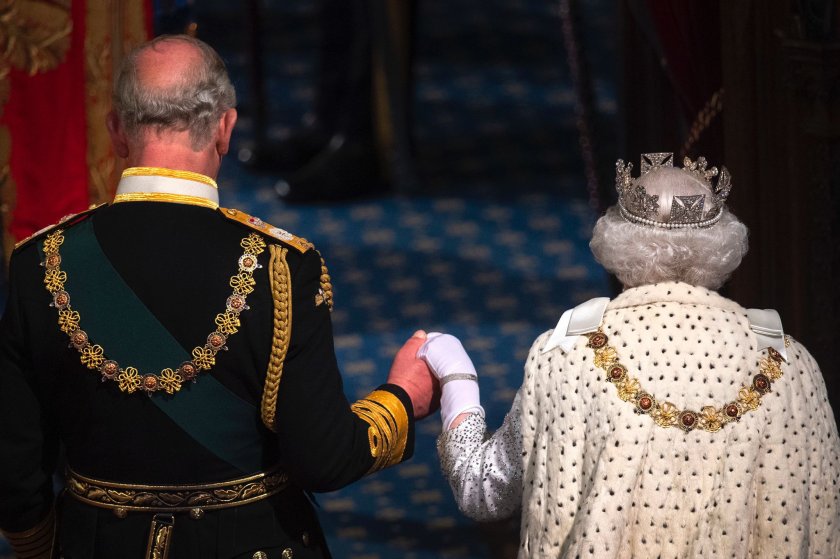 Елизабет II с тайно послание към принц Филип