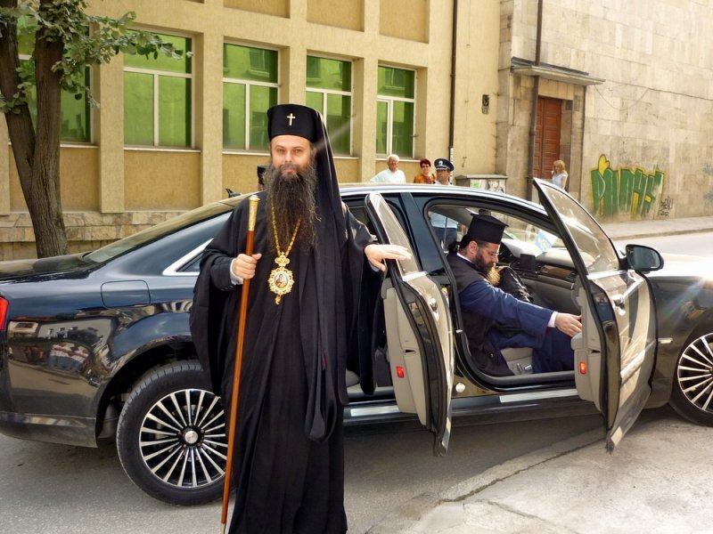 Пловдивският митрополит Николай за пореден път скандализира обществеността като заяви,