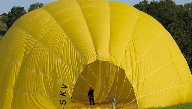 Китаец престоя два дни в небето във въздушен балон