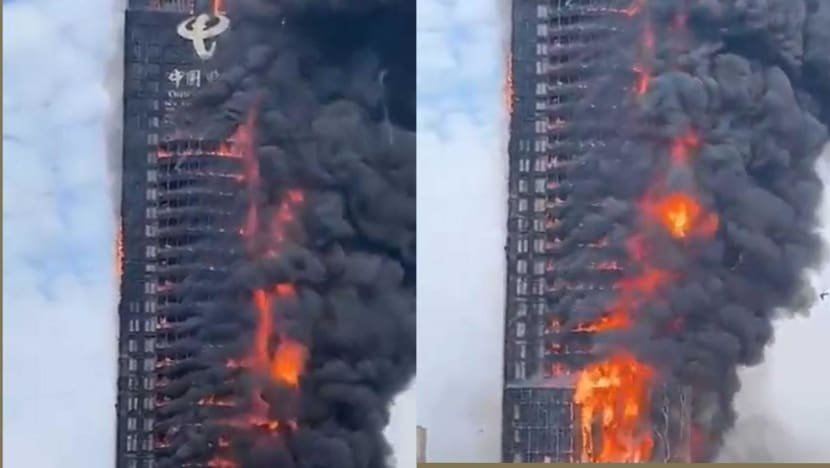 Огромен пожар обхвана небостъргач в Китай