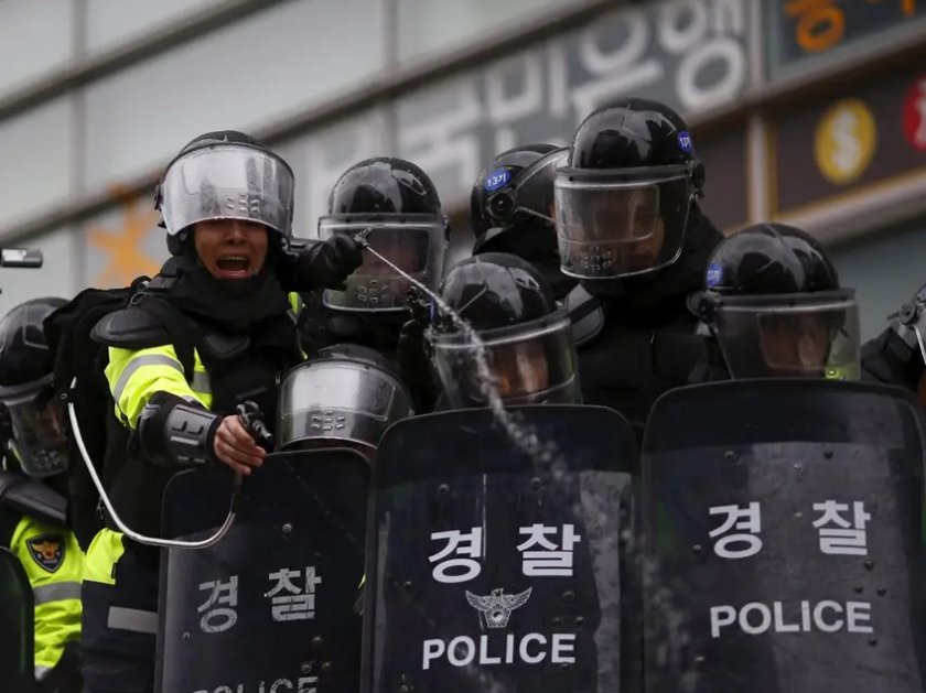 Южнокорейската полиция съобщи, че е арестувала жена, за която се