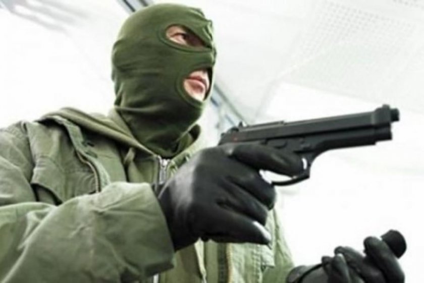 Маскирани и въоръжени тийнейджъри обрали заведение в Шумен