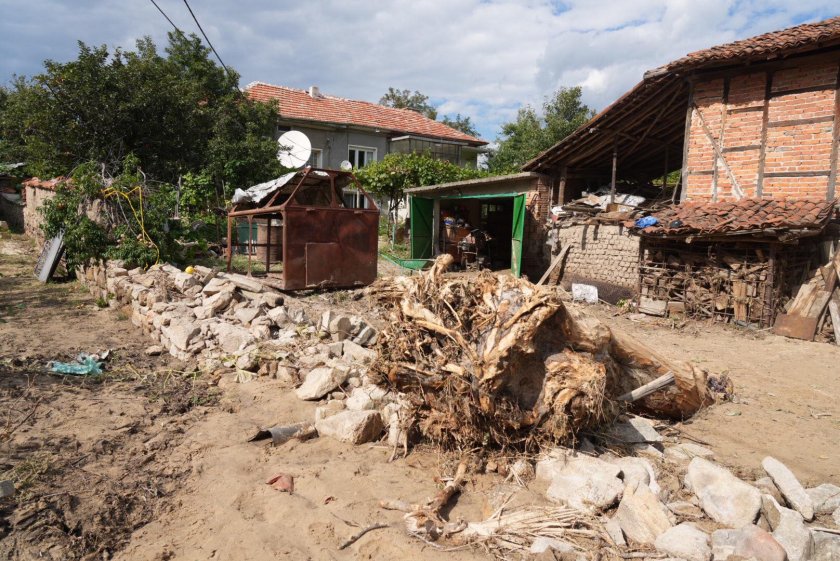 Изследват се всички възможни причини за наводненията в Карловско в началото на