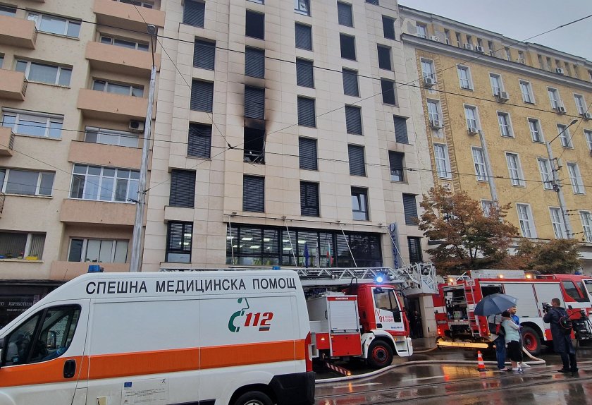 Незагасена цигара или включено зарядно са причинили пожара в хотел "Централ" 