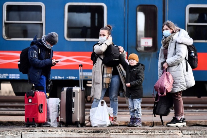 Украински граждани, настанени в база на Български държавни железници (БДЖ)