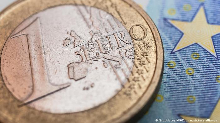 Половината българи не искат еврото