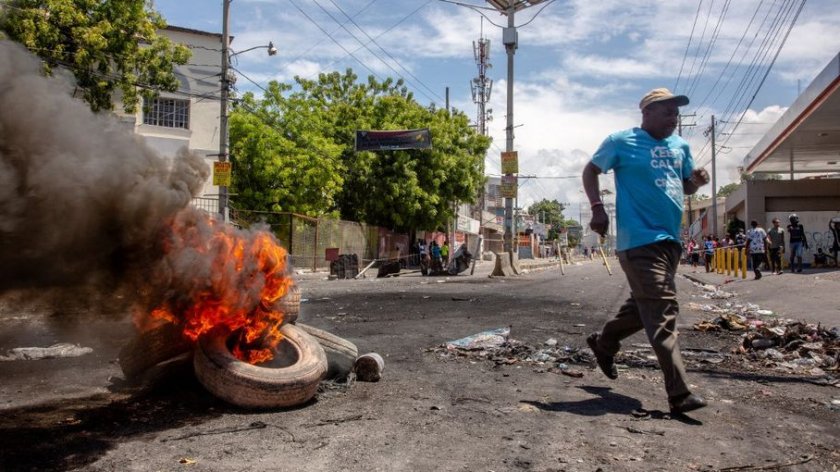 Жителите на столицата на Хаити Порт-о-Пренс се укриха по домовете