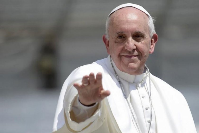 Побъркан свят! Папата заговори за оръжие