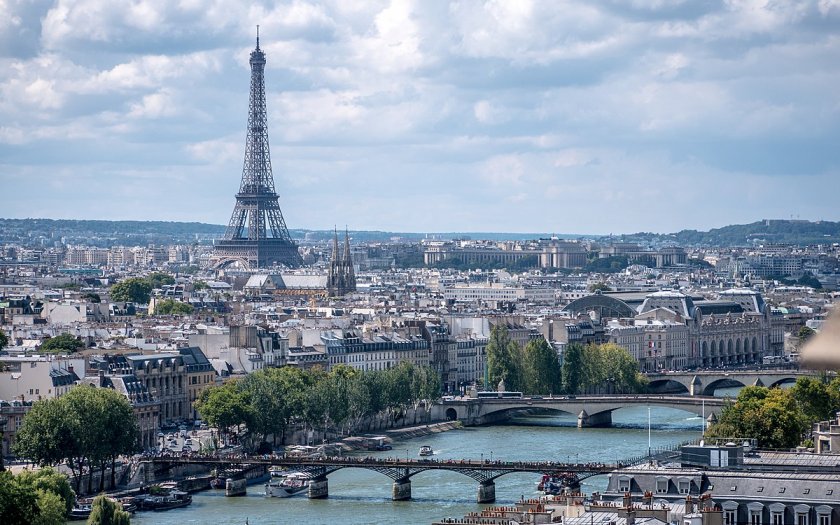 Париж ще изключва светлините на Айфеловата кула един час по-рано