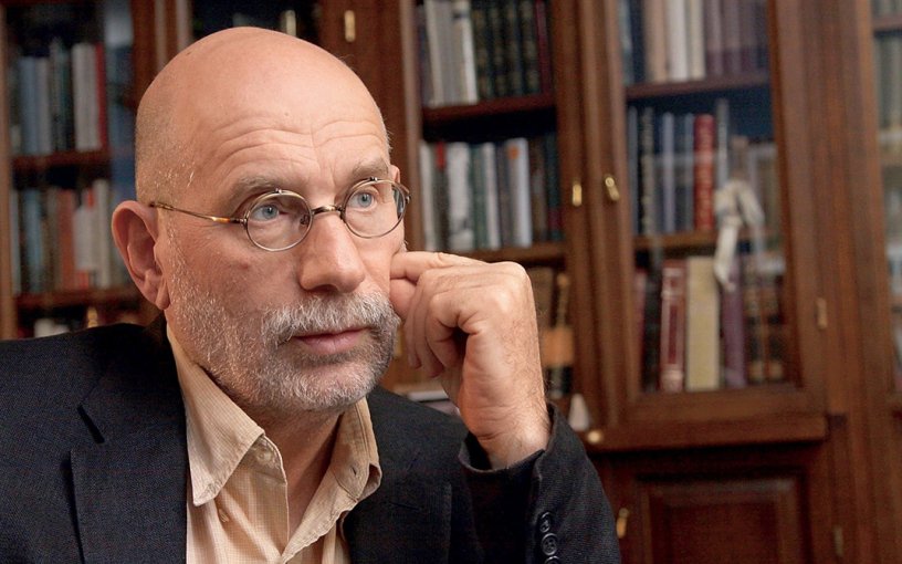 Борис Акунин пише и публикува криминални романи от 1998-а година