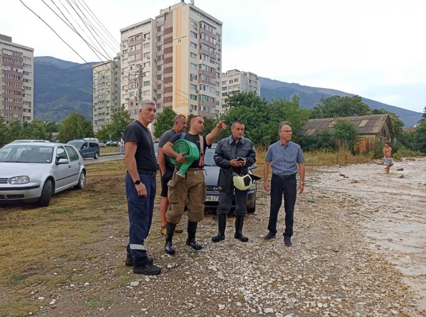 Не е за вярване: Изплащат помощи за потопа в Карловско