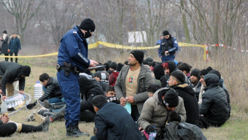 Мигрантският поток през България към Сърбия се увеличава сериозно.Това потвърждават