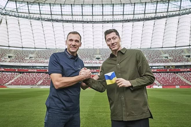 Левандовски ще носи капитанска лента в цветовете на Украйна