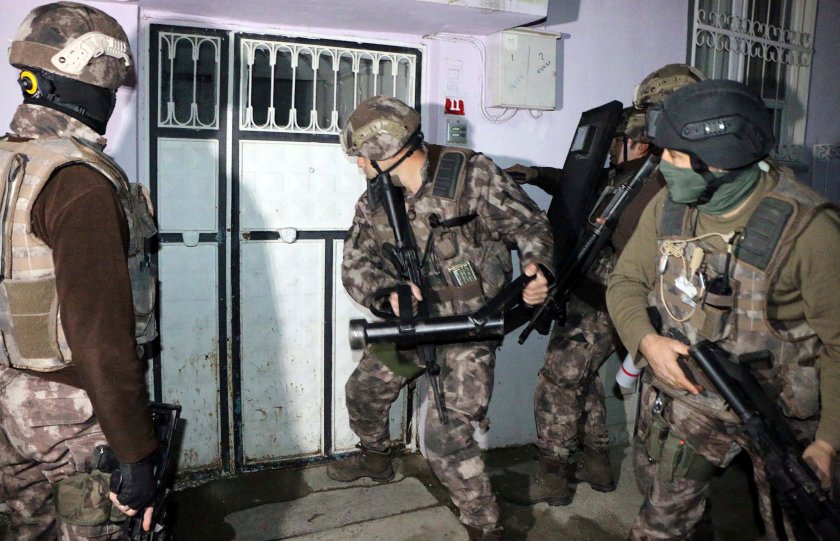 Най-малко 10 членове на "Ислямска държава" са задържани в Турция