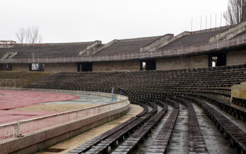 Стадион Пловдив освен, че е най-големият в България, може би