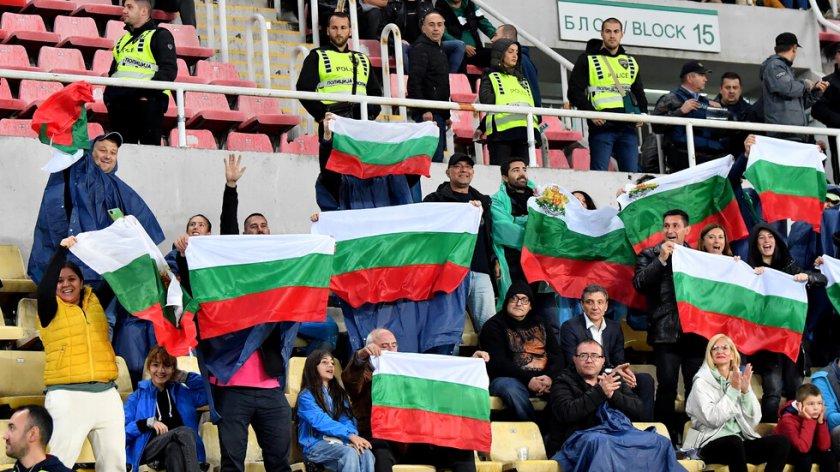 Македонското МВнР осъди освиркванията на българския химн