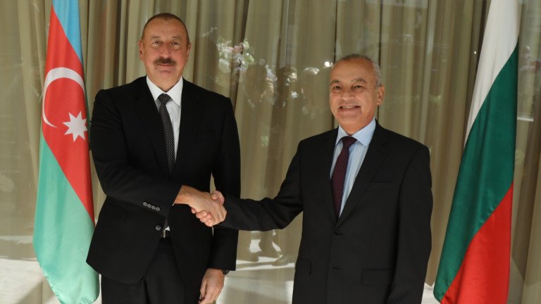 Гълъб Донев се хвали на Алиев за работата по интерконектора
