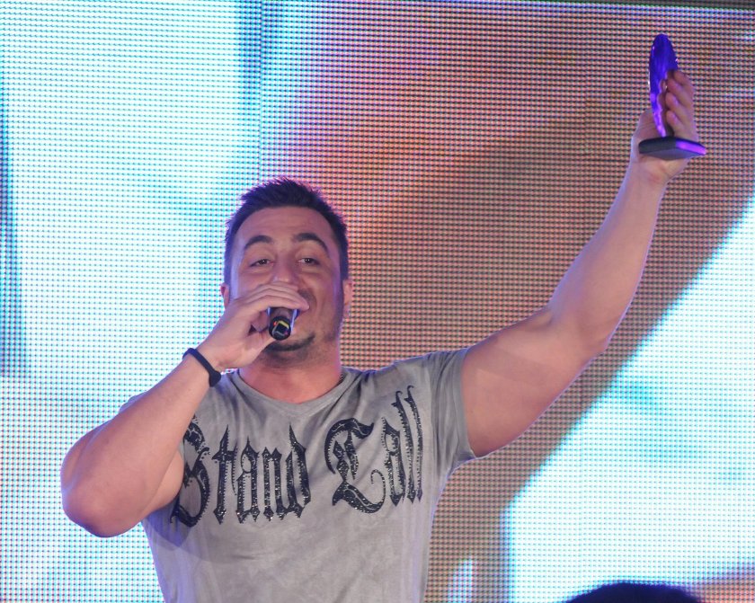 Певецът Константин се извини в инстаграм на всички, които са