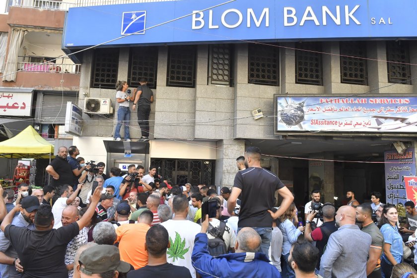 Вложители щурмуваха четири банки в Ливан