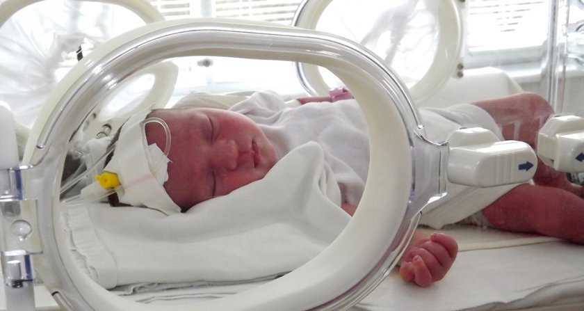 Лекари в София спасиха бебе на 32 дни със стент