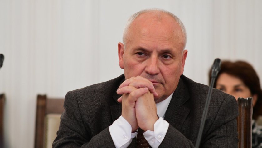 Приятели и колеги, Връщането на старите корупционни схеми започна още