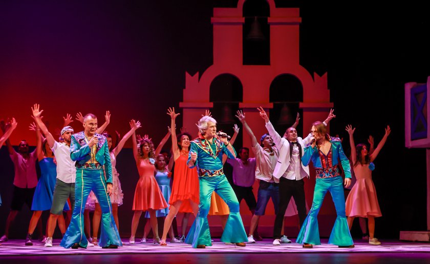 Хитовият мюзикъл „Маmma Mia!” гостува на Благоевград
