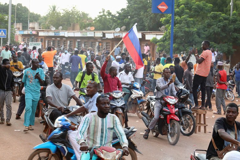 ОПААА: Преврат с руски знамена в Буркина Фасо