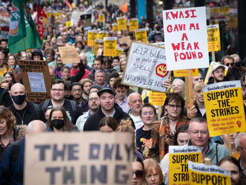 Хиляди британци на протести срещу повишаването на цените на енергията