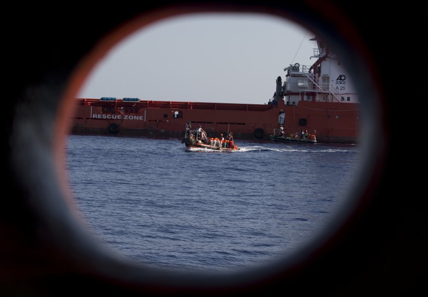 ЕС е измъкнал 730 000 давещи се бежанци от Средиземно море