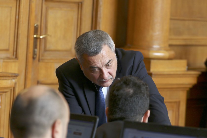 Валери Симеонов съветва премиера да си огледа министрите