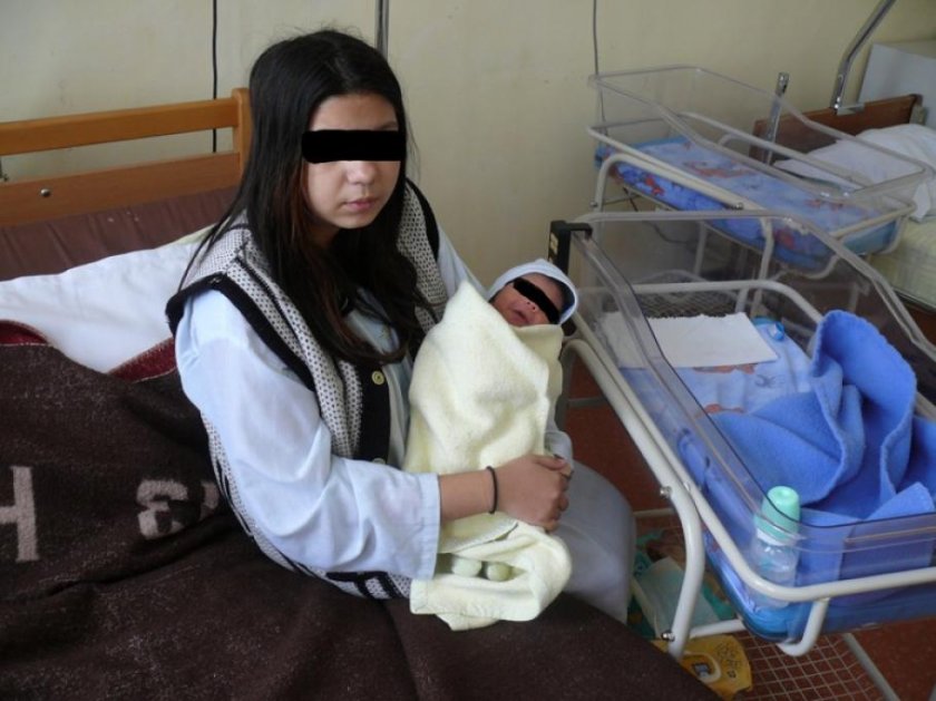 25 деца станаха майки в Хасковско