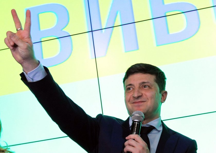 Комик води в изборите за президент на Украйна