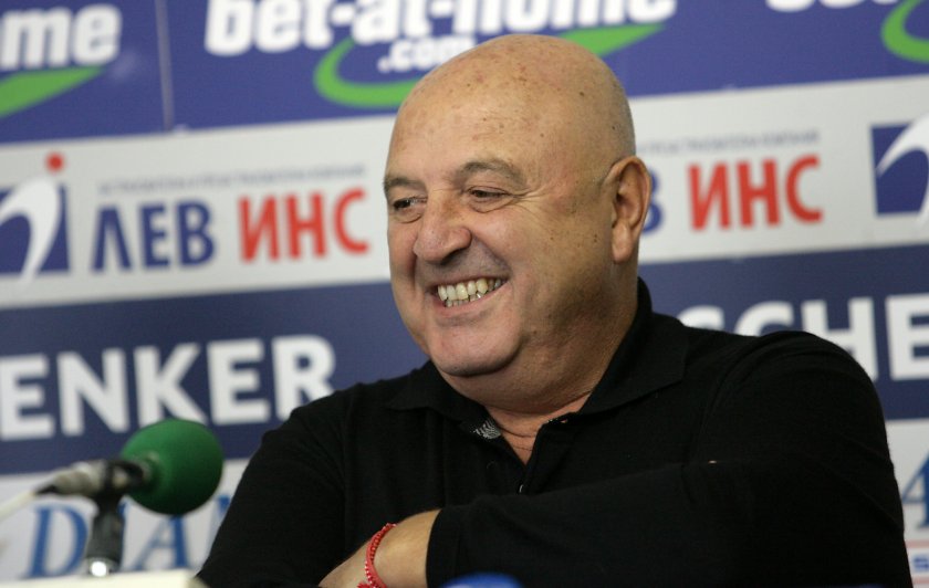 Венци Стефанов нападна Боби Михайлов: Защо си давам парите за футбола, за да ви хрантутя ли?