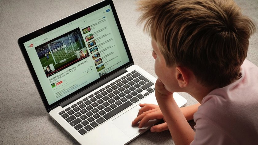 Психолог: Интернет ограбва детството на малчуганите