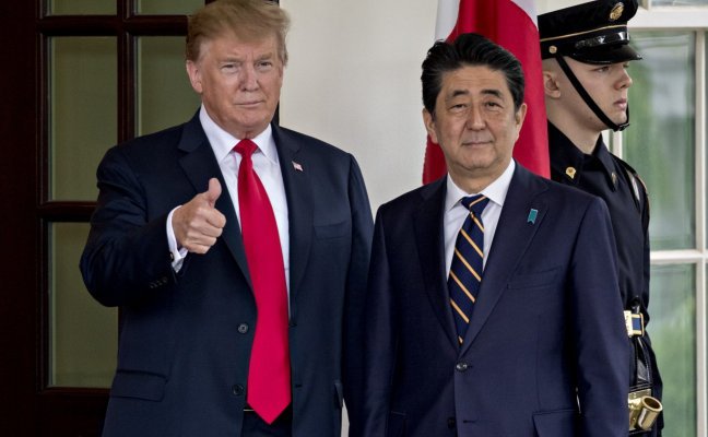 Тръмп убеди Шиндзо Абе Япония да купува още американска царевица