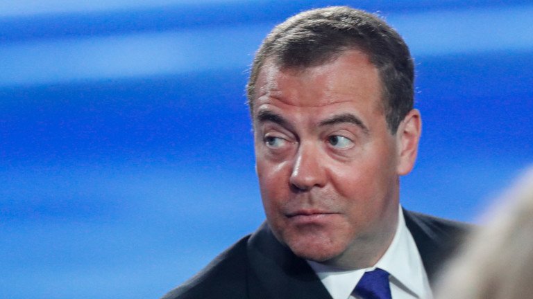 Украйна обяви Медведев за издирване