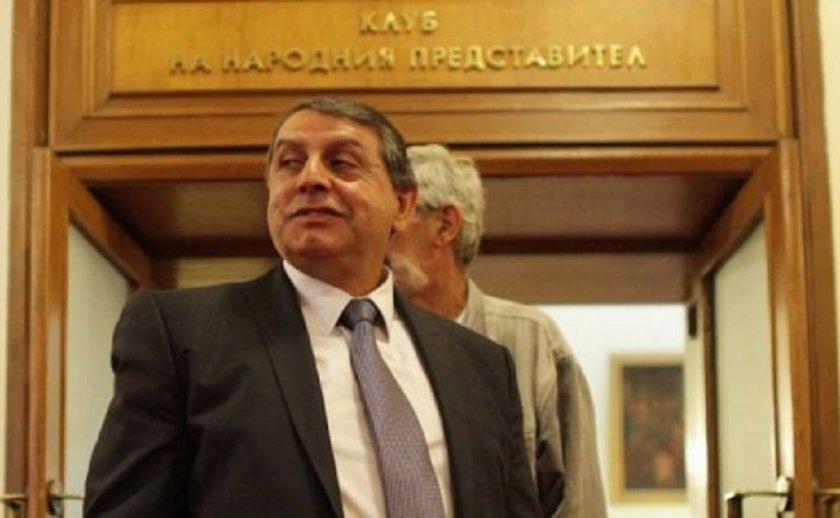 Култовият Бат Сали се отказа от парламента като Борисов и Ник Събев