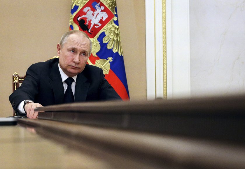 Руският президент Владимир Путин подписа указ, според който аспиранти, медицински