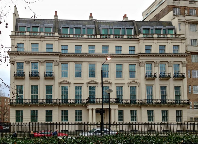 Най-скъпата къща във Великобритания отново е за продан, съобщи Гардиън.