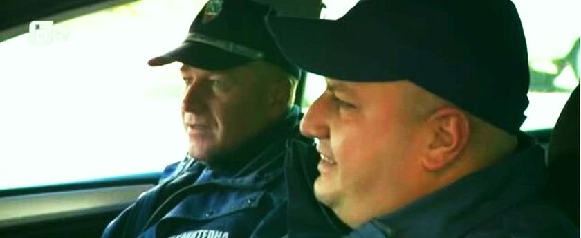 Полицаи от Бобов дол спасиха две малки деца от падане от 7-ия