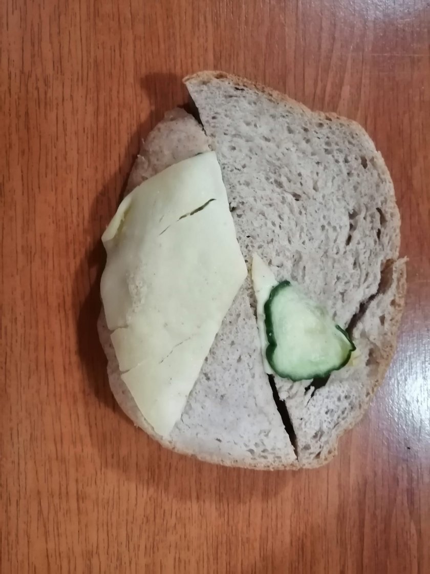 Безплатните закуски в училище са гавра за децата ни. Дават