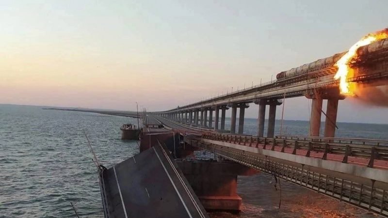 Експлозията на Кримския мост отслабва силата на Русия