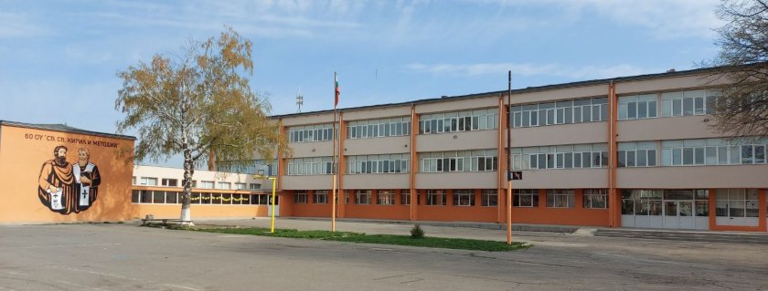 Родители твърдят, че седмокласник е успял да влезе в училище