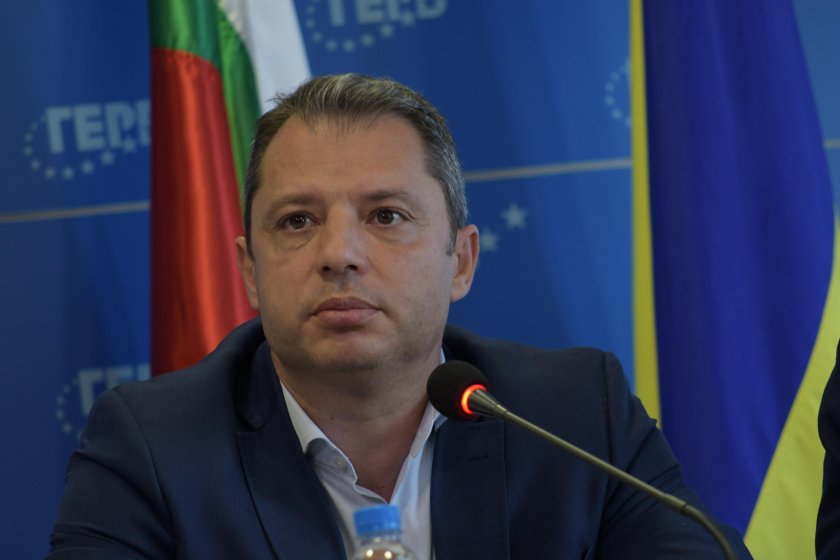 Делян Добрев: Депутатче от "Промяната" ме плаши със службите!