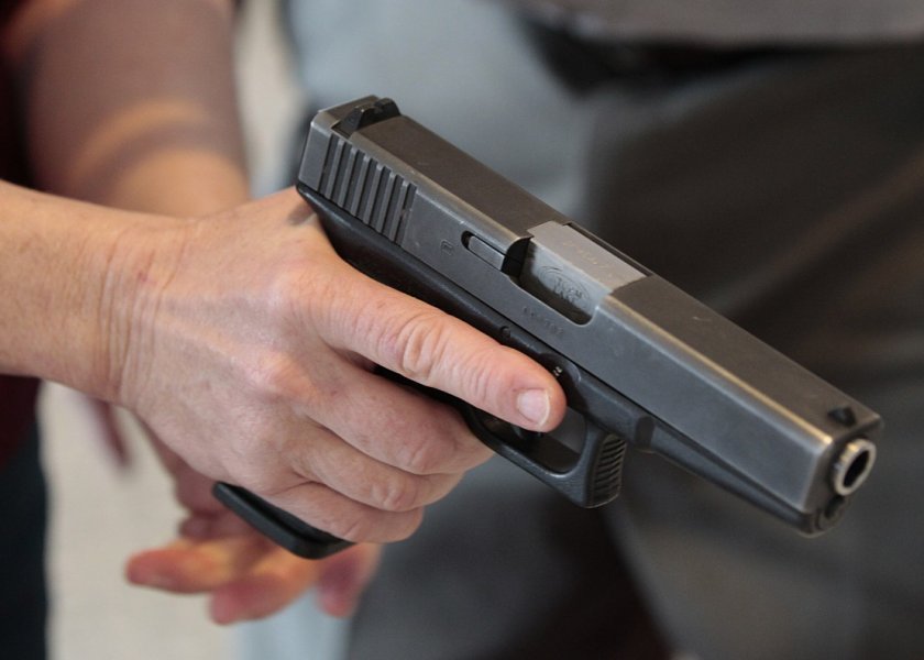 Откриха откраднатия пистолет от задържания мъж в Стражица