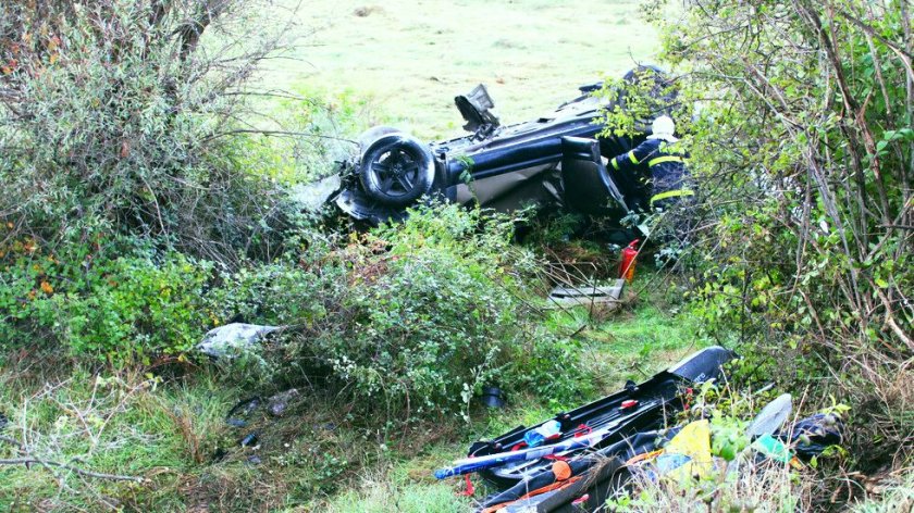 Меле с камион и край Разград! Джип се преобърнала по таван в крайпътна нива