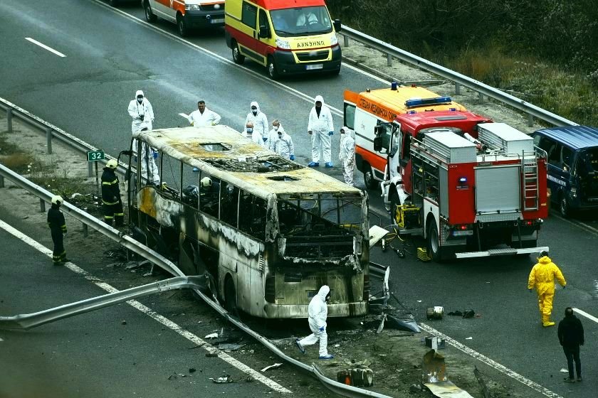 Изслушват в съда експертизи за изгорелия автобус на АМ "Струма"