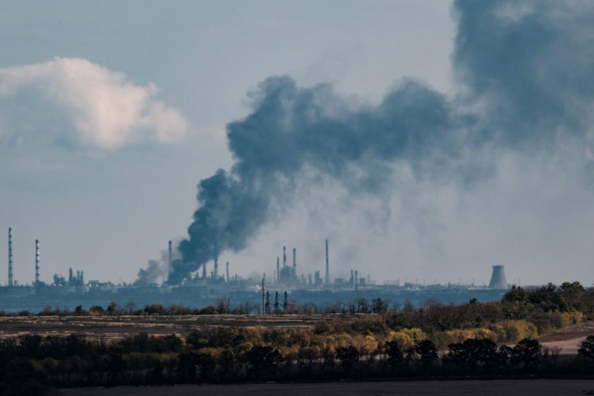 Зеленски: 30% от украинските електроцентрали са разрушени 