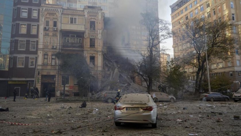 Вълни от заредени с експлозиви дронове-камикадзе атакуваха столицата на Украйна,