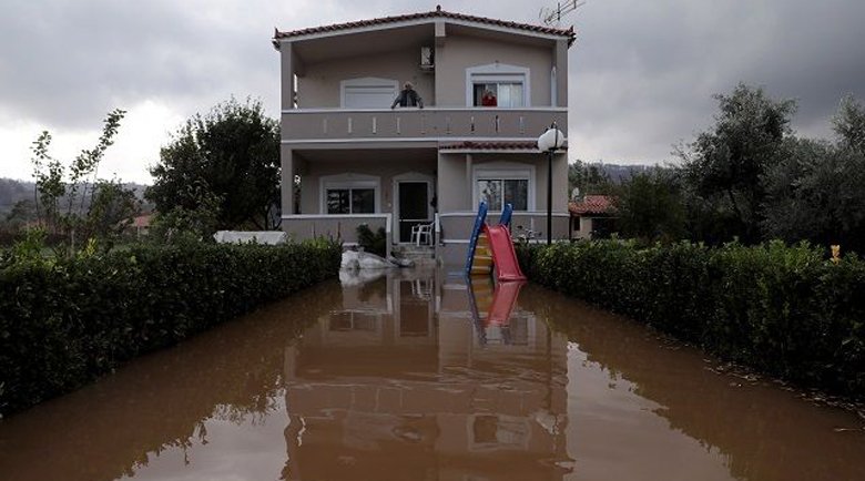Ужасът в Гърция продължава! 2 са жертвите на наводненията